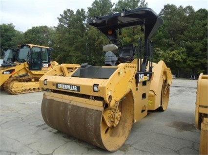 Compactadora Vibratoria Caterpillar CB54