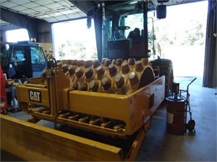 Compactadora Vibratoria Caterpillar CP56 de segunda mano Ref.: 1467047467615944 No. 2