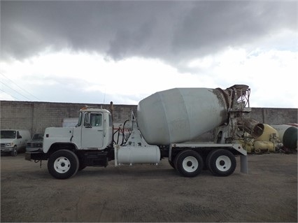 Mezcladoras De Concreto Mack DM690S de bajo costo Ref.: 1469123296392682 No. 3