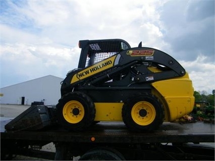 Minicargadores New Holland L225 de segunda mano Ref.: 1470768479022124 No. 2