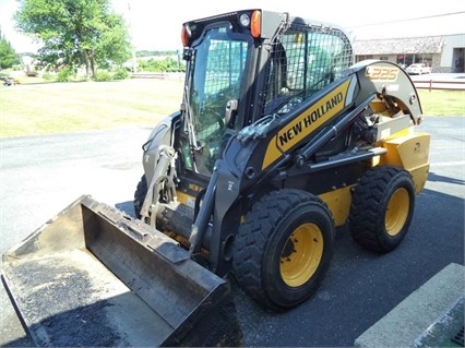 Minicargadores New Holland L225 de medio uso en venta Ref.: 1471293581569357 No. 4