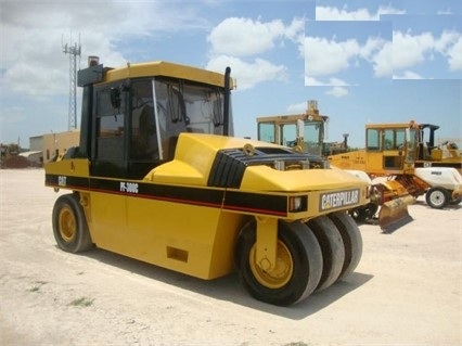 Compactadora Con Llantas Caterpillar PF300B de medio uso en venta Ref.: 1476725601455761 No. 2