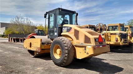 Compactadora Vibratoria Caterpillar CS74 de segunda mano en venta Ref.: 1487185383478822 No. 4