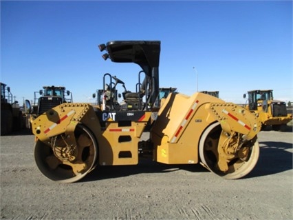 Compactadora Vibratoria Caterpillar CB64 en optimas condiciones Ref.: 1488311625203768 No. 2