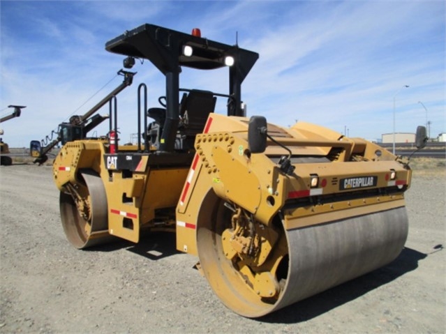 Compactadora Vibratoria Caterpillar CB64 en buenas condiciones Ref.: 1490289860398405 No. 3