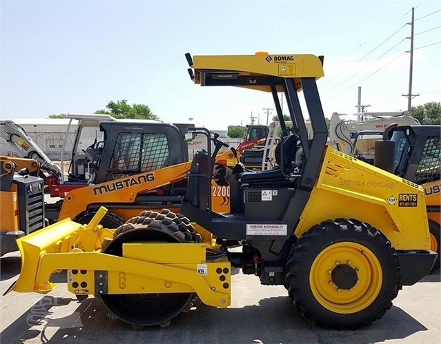 Compactadora Vibratoria Bomag BW124 seminueva en perfecto estado Ref.: 1491924597713830 No. 2