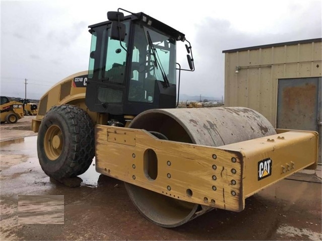 Compactadora Vibratoria Caterpillar CS74