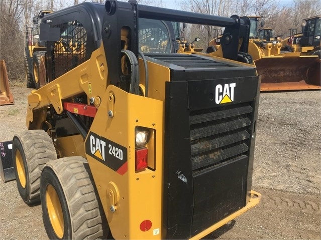 Minicargadores Caterpillar 242 de segunda mano a la venta Ref.: 1493052660009273 No. 4