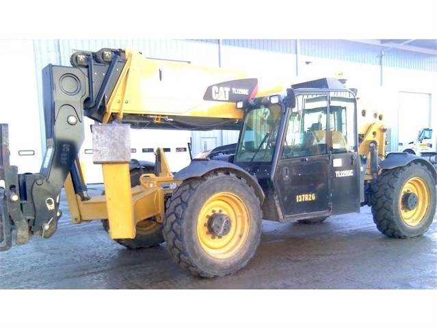 Telehandler Caterpillar TL1255