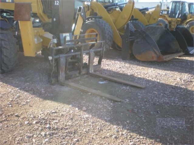 Manipulador Telescopico Caterpillar TL1255 en buenas condiciones Ref.: 1496348608409249 No. 4