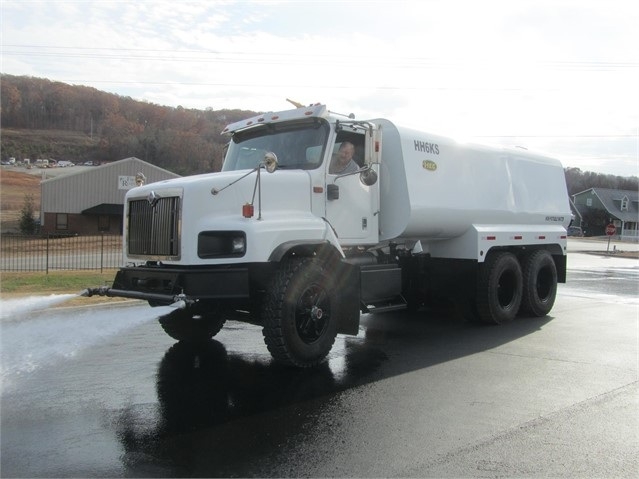 Truck With Tank Container International 5600