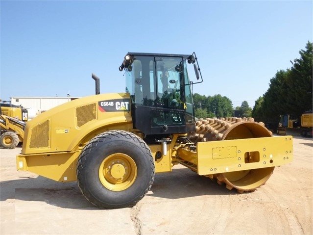 Compactadora Vibratoria Caterpillar CS64