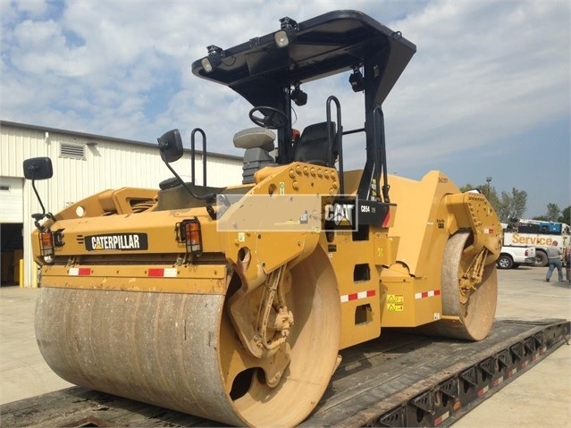 Compactadora Vibratoria Caterpillar CB54