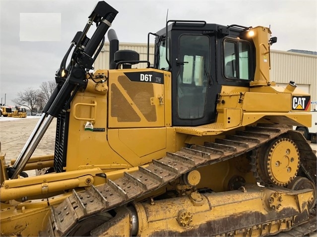 Tractores Sobre Orugas Caterpillar D6T en venta Ref.: 1513120880523977 No. 2