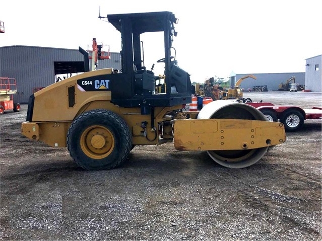 Compactadora Vibratoria Caterpillar CS44 de bajo costo Ref.: 1513130845447996 No. 2