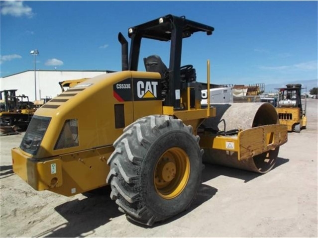 Compactadora Vibratoria Caterpillar CS-533E de medio uso en venta Ref.: 1518490754599291 No. 3