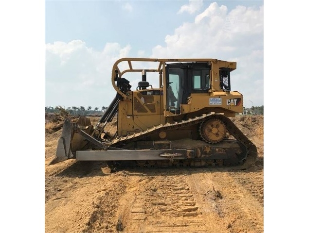 Dozers/tracks Caterpillar D6T