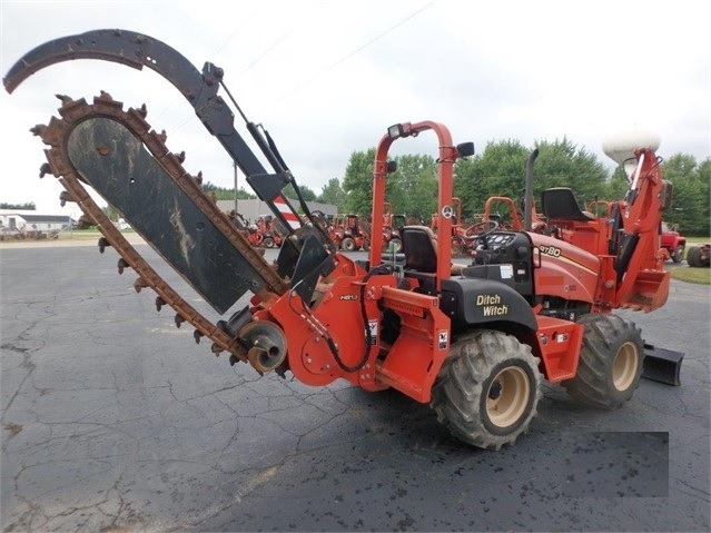 Zanjadora Ditch Witch RT80