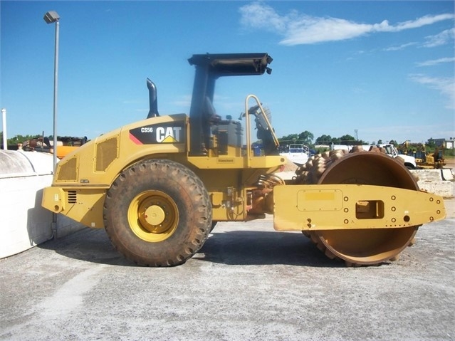 Compactadora Vibratoria Caterpillar CS56 de medio uso en venta Ref.: 1541554710590711 No. 4