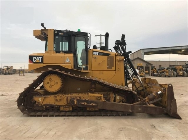 Dozers/tracks Caterpillar D6T