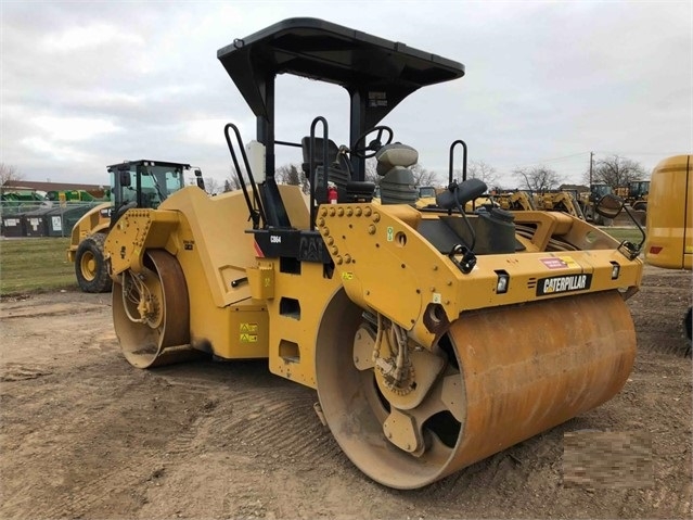 Compactadora Vibratoria Caterpillar CB64 de segunda mano Ref.: 1557197483013754 No. 2