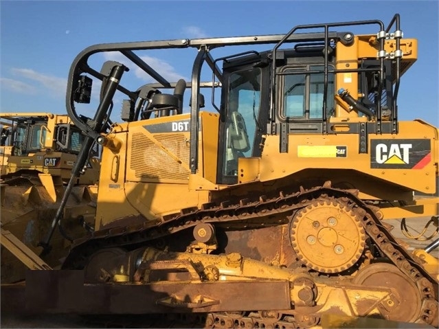 Tractores Sobre Orugas Caterpillar D6T seminueva en venta Ref.: 1557357337178017 No. 2