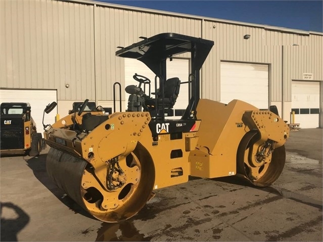 Compactadora Vibratoria Caterpillar CB54