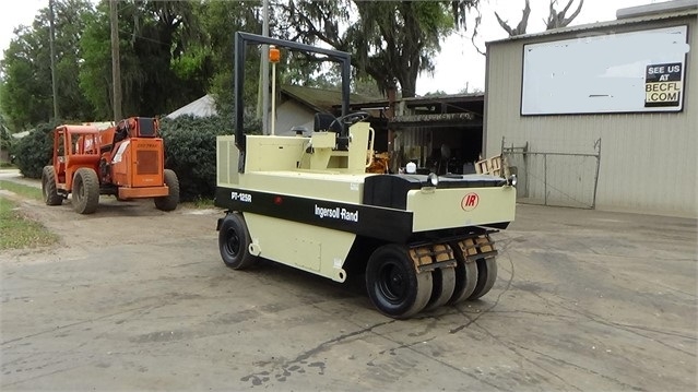 Compactadora Con Llantas Ingersoll-rand PT125R seminueva en perfe Ref.: 1559940168408382 No. 2