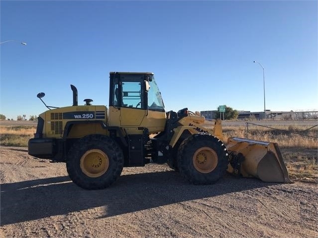 Cargadoras Sobre Ruedas Komatsu WA250