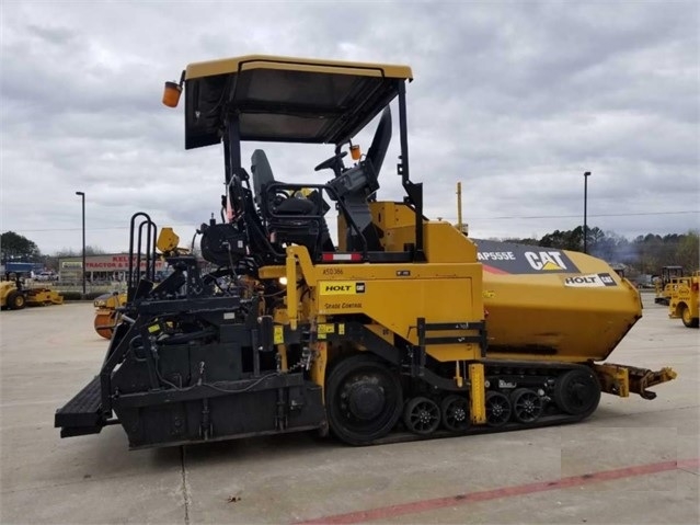 Pavers Caterpillar AP-555E