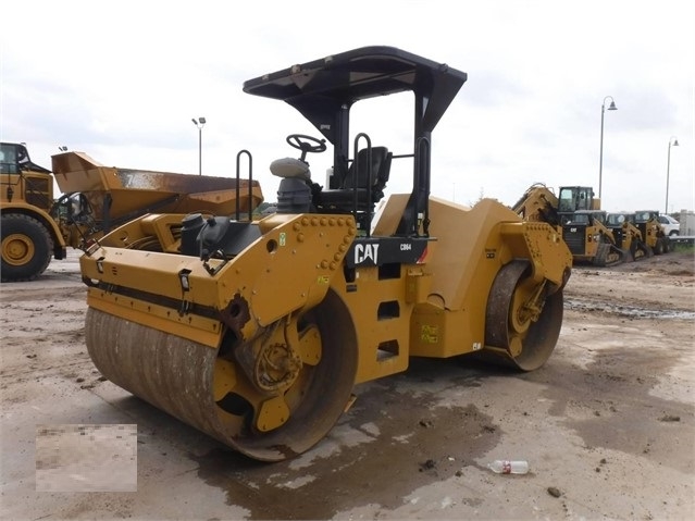 Compactadora Vibratoria Caterpillar CB64