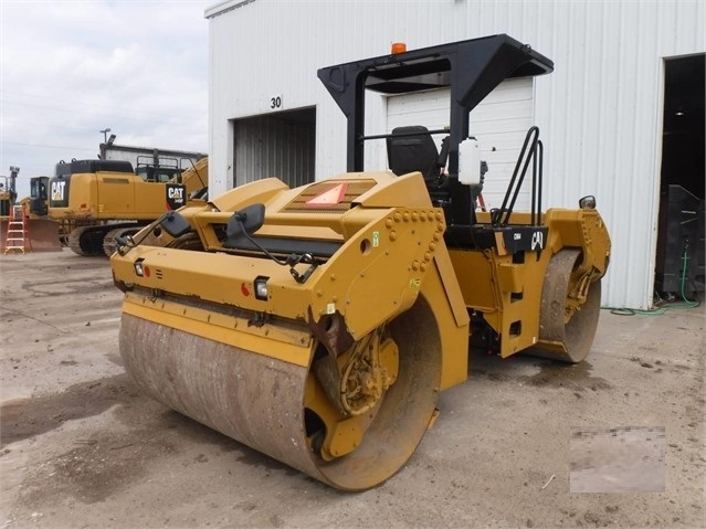 Compactadora Vibratoria Caterpillar CB64 de segunda mano Ref.: 1567906459331636 No. 3