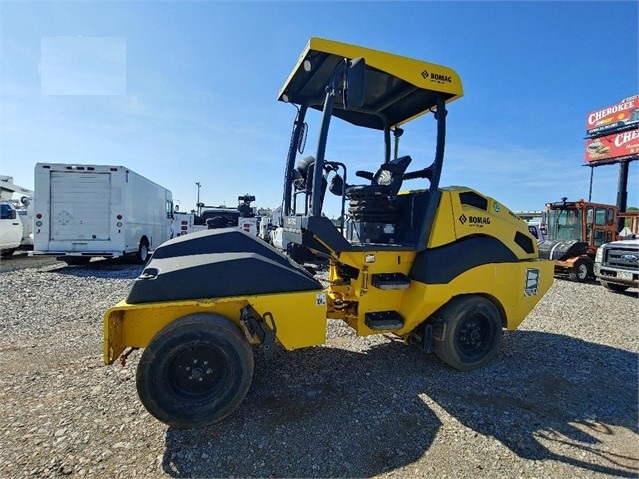 Compactadora Con Llantas Bomag BW11RH de segunda mano en venta Ref.: 1569944487907157 No. 2