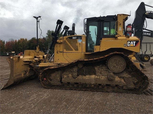 Dozers/tracks Caterpillar D6T