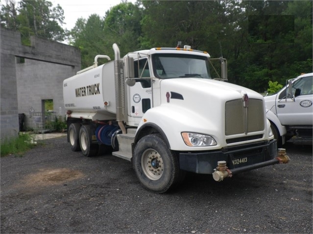 Truck With Tank Container Kenworth T440