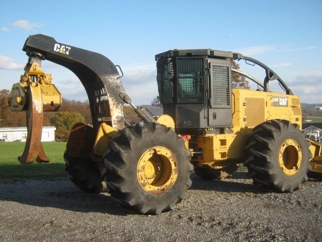 Forestales Maquinas Caterpillar 525D de importacion a la venta Ref.: 1586192116060117 No. 3