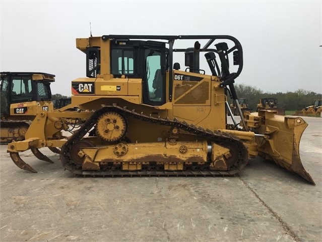 Dozers/tracks Caterpillar D6T