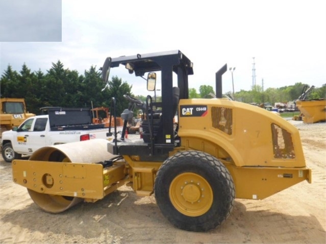 Compactadora Vibratoria Caterpillar CS44 seminueva en venta Ref.: 1587436853051562 No. 4