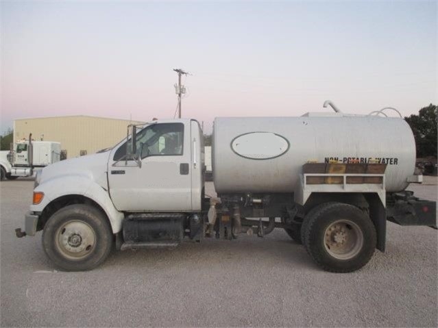 Camion Con Pipa Ford F750