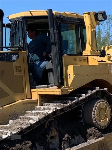 Dozers/tracks Caterpillar D8T