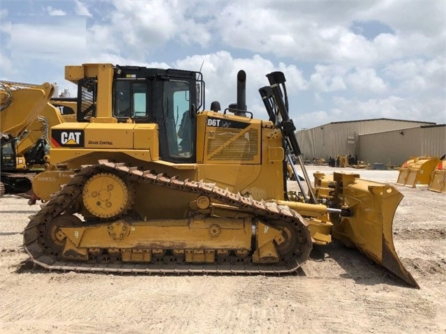 Dozers/tracks Caterpillar D6T