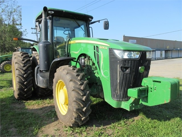 Agricultura Maquinas Deere 8235R seminueva en venta Ref.: 1595612494507871 No. 2