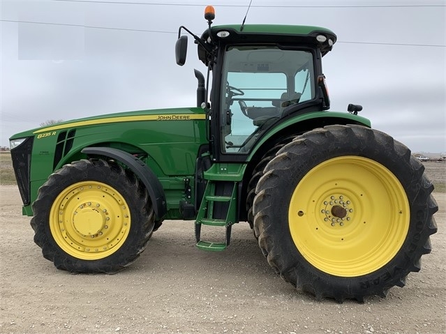 Agriculture Machines Deere 8235R