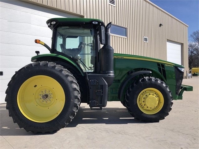 Agricultura Maquinas Deere 8245R de segunda mano a la venta Ref.: 1596125418416942 No. 2