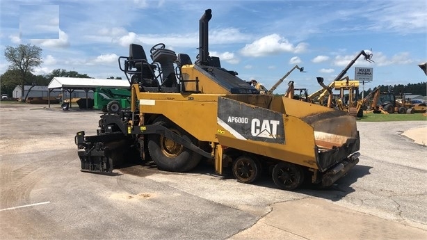 Pavimentadoras Caterpillar AP-600D