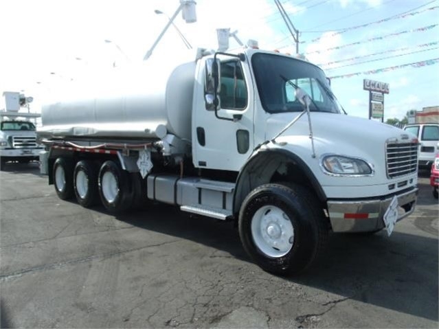 Petrolizadora Freightliner M2 106 de medio uso en venta Ref.: 1606335610137466 No. 2