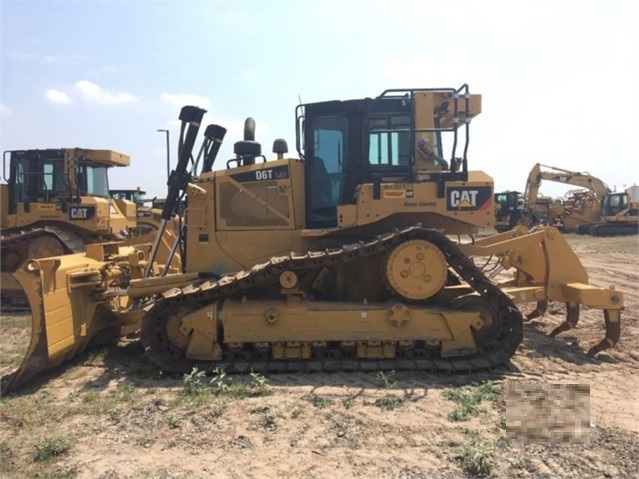 Tractores Sobre Orugas Caterpillar D6T de medio uso en venta Ref.: 1613782146923101 No. 3