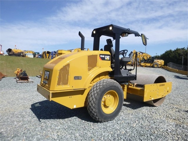 Compactadora Vibratoria Caterpillar CS44 usada a buen precio Ref.: 1615588731538423 No. 3