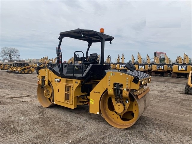 Compactadora Vibratoria Caterpillar CB10 de segunda mano Ref.: 1618441142286347 No. 2