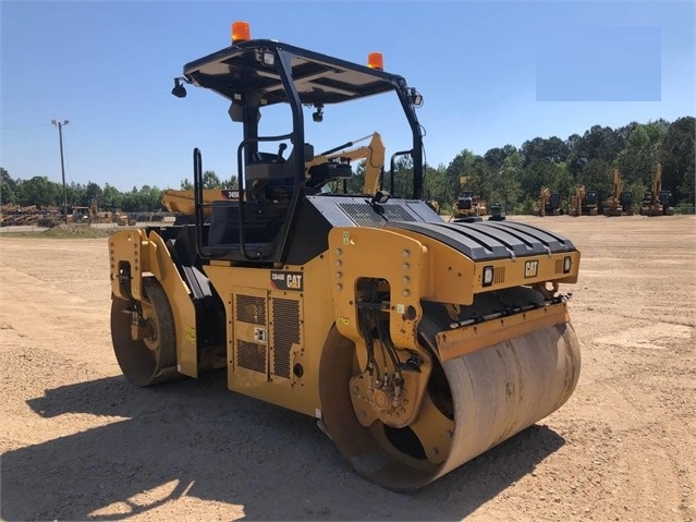 Compactadora Vibratoria Caterpillar CB64 usada en buen estado Ref.: 1620088169140291 No. 2